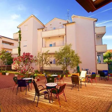 Pansion Hrga 4* Vodice