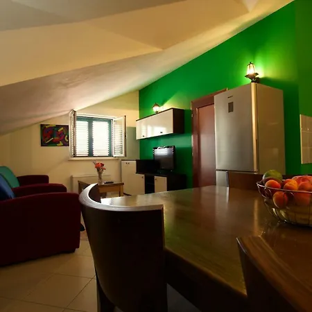 Konukevi Pansion Hrga 4*